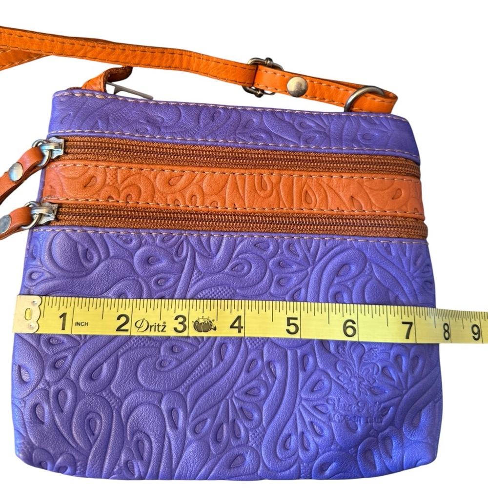 Chiaro Scuro Vera Pelle “Sabina” Italian Leather Purple Embossed Crossbody EUC - Picture 7 of 8